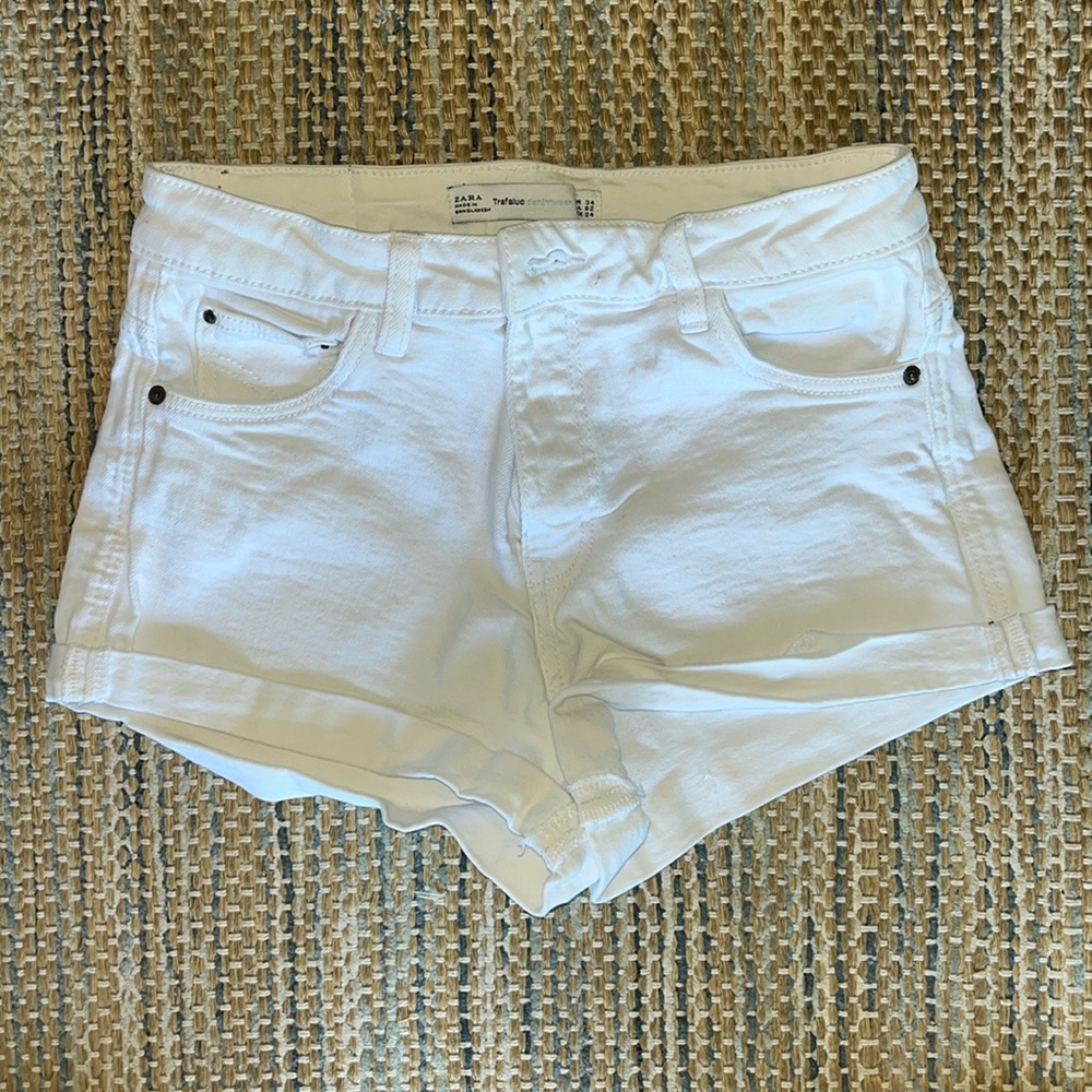 ZARA cuffed Jean shorts white small size 2